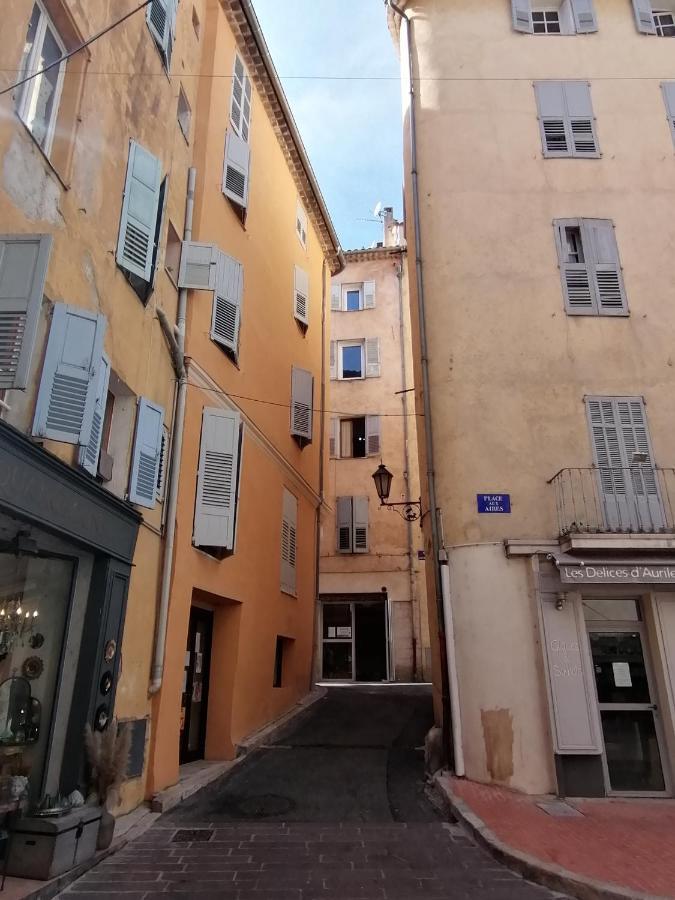 Charmant Appartement Terrasse Sur Les Toits Grasse Exterior photo